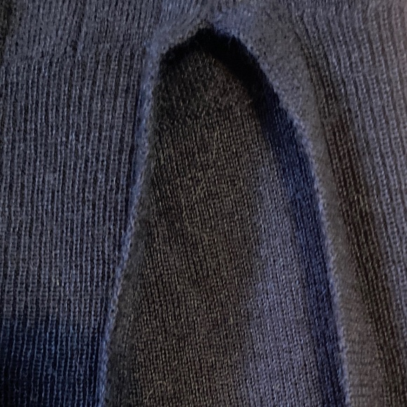 Tahari merino wool blend navy sweater. Sz L - Picture 13 of 14